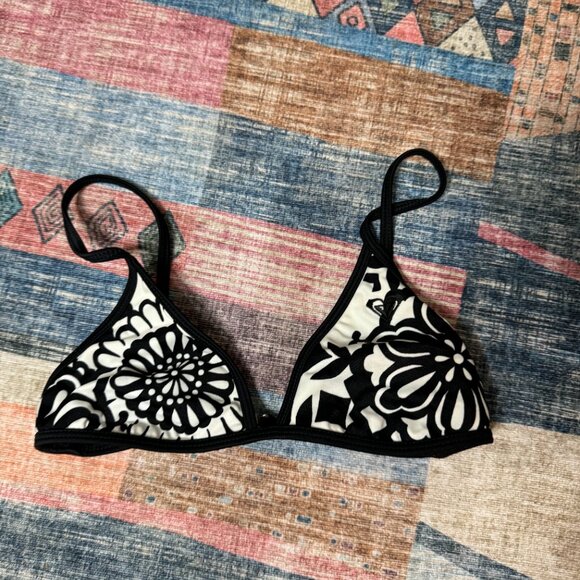 🌈5/$25🌈Roxy Black and White Bikini Top - Picture 4 of 4
